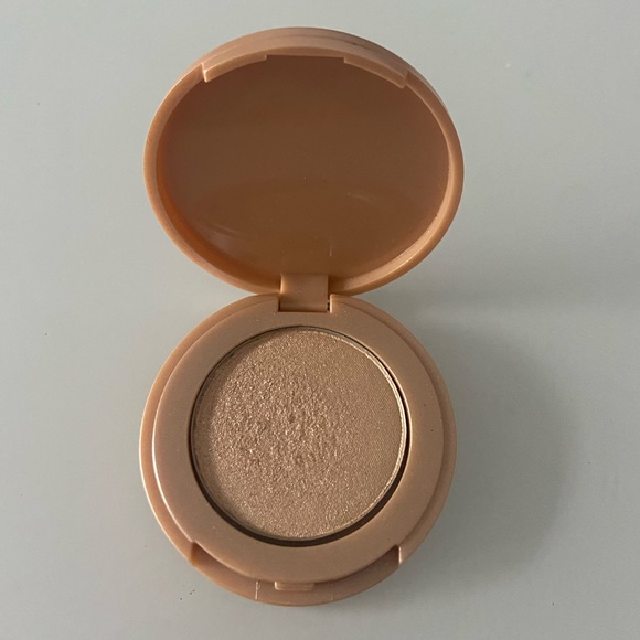 3/$30 💗 Tarte Amazonian clay 12-hour highlighter, “Exposed” - 2.2 g - Picture 3 of 4